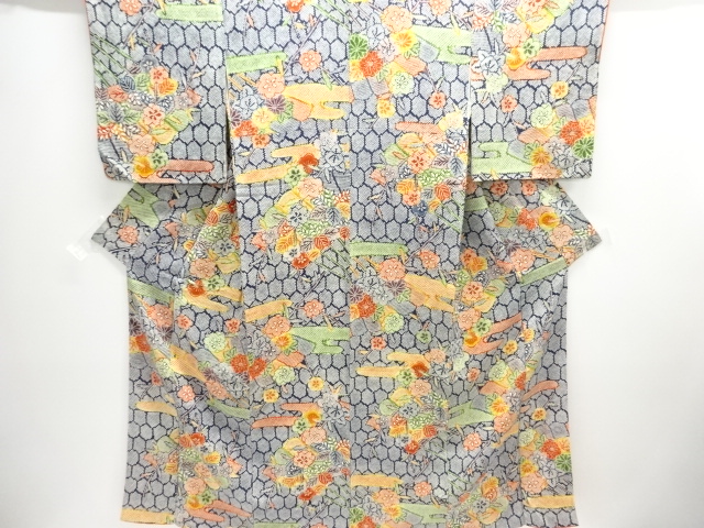 Kimono with Hikita flower and fan pattern on crepe